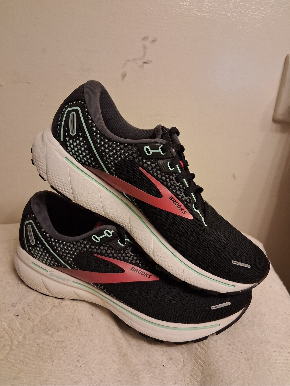 Womens Brooks Black Running Shoes with Coral and Mint Accents Size 9